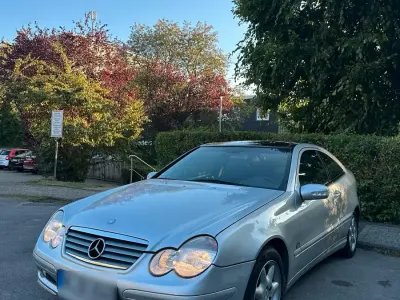 Gebraucht Mercedes C220 143 PS (105 kW) 2002 Silber Coupé