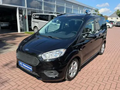 Używany Ford Tourneo Courier Titanium 101 KM (74 kW) 2021 Czarny Minivan