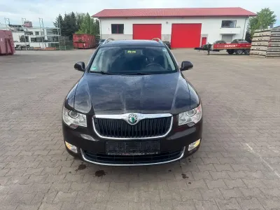 Gebraucht Skoda Superb Family 170 PS (125 kW) 2013 Braun Kombi