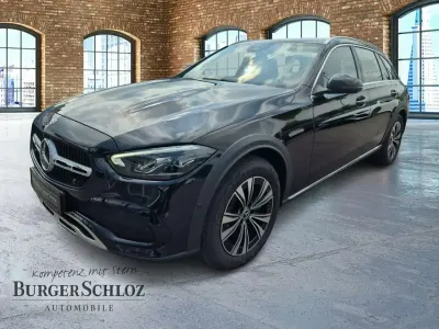 Gebraucht Mercedes C220 197 PS (144 kW) 2025 Metalliclack obsidianschwarz Kombi