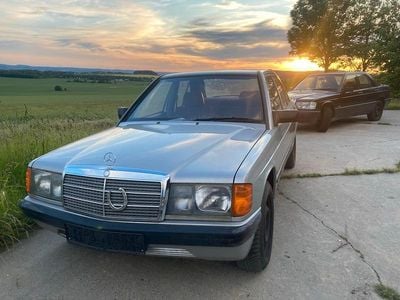 Gebraucht Mercedes 190 118 PS (86 kW) 1987 Silber Limousine