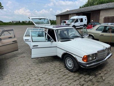 Gebraucht Mercedes E230 136 PS (100 kW) 1983 Weiß Kombi