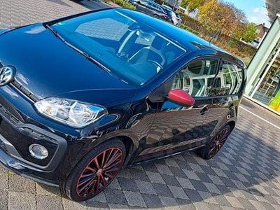 Second-hand VW up! high up! 90 CP (66 kW) 2018 Negru Hatchback