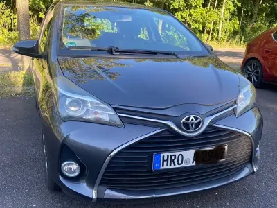 Gebraucht Toyota Yaris Comfort 99 PS (72 kW) 2015 Grau Kleinwagen