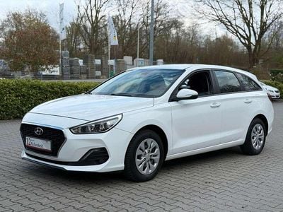 Gebraucht Hyundai i30 Select 99 PS (72 kW) 2019 Weiß Kombi