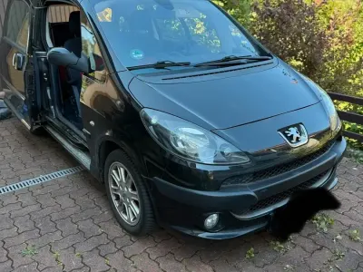 Gebraucht Peugeot 1007 108 PS (79 kW) 2006 Schwarz Van / Kleinbus