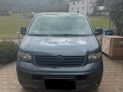 Usata VW Caravelle 174 CV (127 kW) 2004 Grigio Furgone