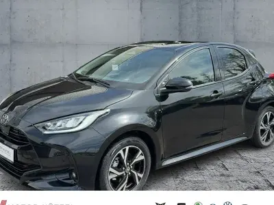Nowe Toyota Yaris Hybrid 116 KM (85 kW) 2026 Czarny Sedan/Limuzyna