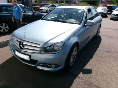 Gebraucht Mercedes C180 156 PS (114 kW) 2013 Hellblaumetallic Limousine
