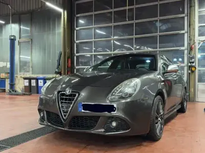 Gebraucht Alfa Romeo Giulietta Quadrifoglio Verde 235 PS (172 kW) 2011 Grau Kleinwagen