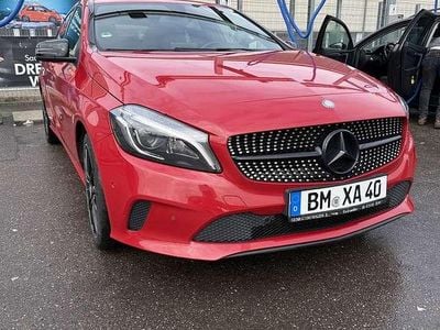 Gebraucht Mercedes A180 109 PS (80 kW) 2016 Rot Kleinwagen