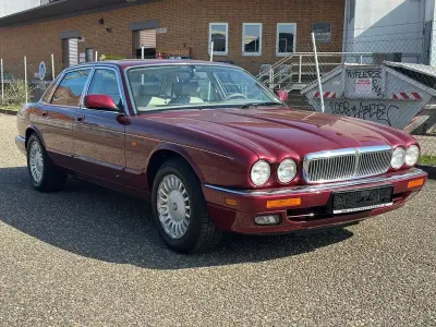 Gebraucht Jaguar X300 241 PS (177 kW) 1996 Rot Limousine