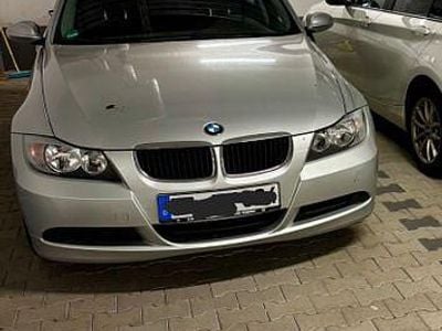 Gebraucht BMW 318 129 PS (94 kW) 2007 Silber Limousine