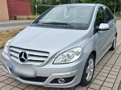 Gebraucht Mercedes B170 116 PS (85 kW) 2009 Silber Van / Kleinbus