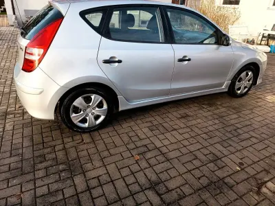 Brugt Hyundai i30 Edition 109 HK (80 kW) 2011 Sølv Sedan