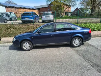 Używany Audi A6 Young 165 KM (121 kW) 1998 Niebieski Sedan/Limuzyna