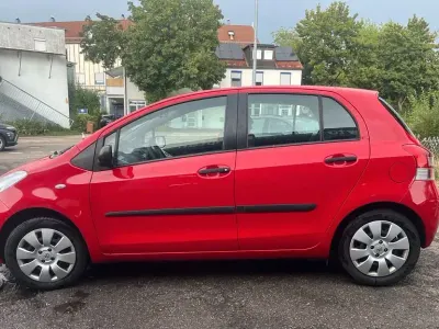 Gebraucht Toyota Yaris Cool 69 PS (50 kW) 2010 Rot Kleinwagen