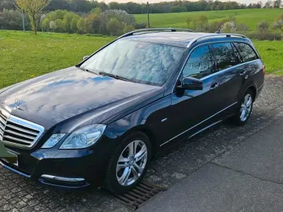 Używany Mercedes E300 Avantgarde 231 KM (169 kW) 2011 Niebieski Kombi