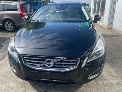 Używany Volvo V60 Summum 215 KM (158 kW) 2012 Czarny Kombi