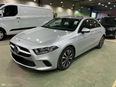 Gebraucht Mercedes A180 116 PS (85 kW) 2021 Silber Limousine
