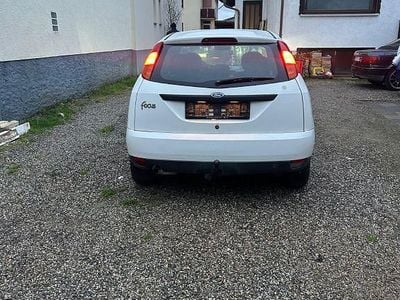Gebraucht Ford Focus Futura 101 PS (74 kW) 2000 Weiß Limousine