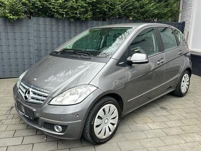 Gebraucht Mercedes A200 Avantgarde 140 PS (102 kW) 2010 Mountaingrau Kleinwagen