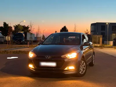 Gebraucht Hyundai i20 84 PS (61 kW) 2017 Grau Kleinwagen