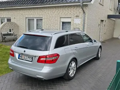 Gebraucht Mercedes E250 Avantgarde 204 PS (150 kW) 2011 Silber Kombi