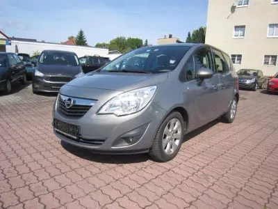 Gebraucht Opel Meriva Edition 120 PS (88 kW) 2010 Van / Kleinbus
