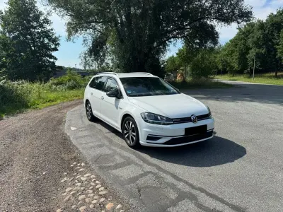 Gebraucht VW Golf VII IQ Drive 131 PS (96 kW) 2019 Weiß Limousine