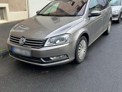 Gebraucht VW Passat 140 PS (102 kW) 2012 Andere farben Kombi