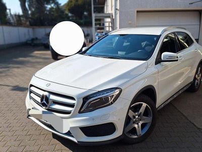 Weiß Gebraucht 2015 Mercedes GLA200 AMG line SUV | 17.500 € (Fairer Preis)