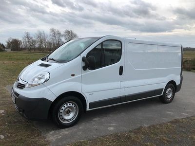 Begagnad Opel Vivaro 90 HK (66 kW) 2009 Vit Minibuss