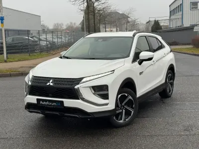 Używany Mitsubishi Eclipse Cross Basis 98 KM (72 kW) 2022 Biały SUV