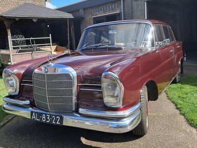 Mercedes 220