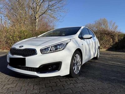 Gebraucht Kia Ceed DREAM-TEAM Edition 135 PS (99 kW) 2018 Weiß Kleinwagen