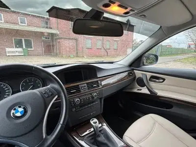 Gebraucht BMW 318 Exclusive 143 PS (105 kW) 2010 Schwarz Limousine