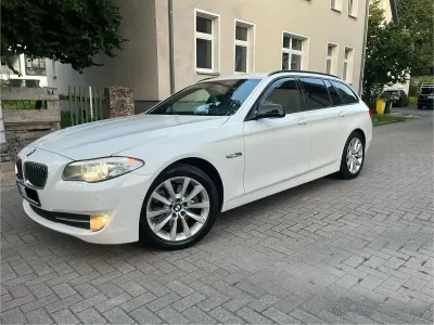 Gebraucht BMW 520 Sport Line 190 PS (139 kW) 2012 Weiß Limousine