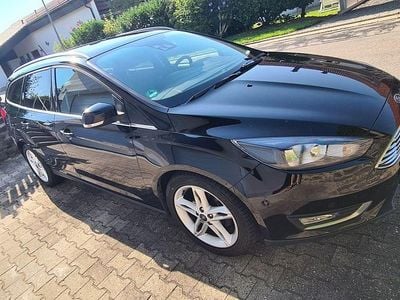 Schwarz Gebraucht 2018 Ford Focus Titanium Kombi | 9.900 € (Fairer Preis)
