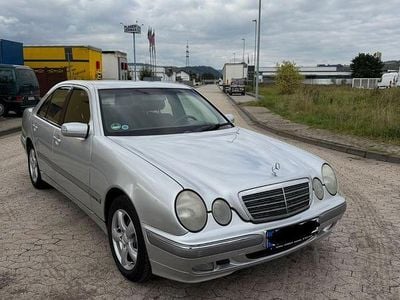 Gebraucht Mercedes E200 136 PS (100 kW) 1999 Grau Limousine