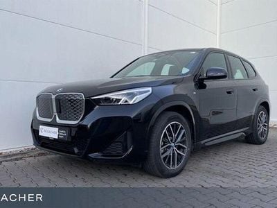 Saphirschwarz metallic Gebraucht 2023 BMW iX1 Shadowline SUV | 38.899 € (Guter Preis)