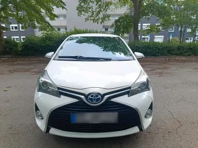 Gebraucht Toyota Yaris Hybrid 103 PS (75 kW) 2017 Weiß Kombi