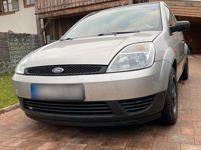 Gebraucht Ford Fiesta 89 PS (65 kW) 2004 Silber Kleinwagen