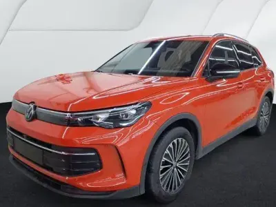 Gebraucht VW Tiguan Goal 150 PS (110 kW) 2025 Persimmon red SUV