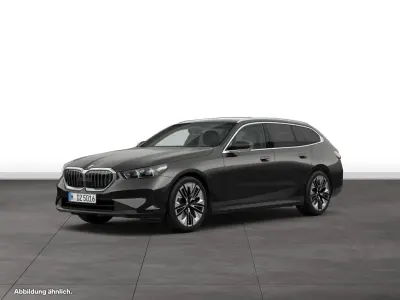 Gebraucht BMW 540 286 PS (210 kW) 2025 Sophistograu brillanteffekt metallic Kombi