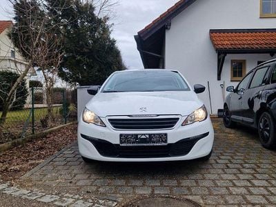 Gebraucht Peugeot 308 Access 82 PS (60 kW) 2015 Weiß Limousine