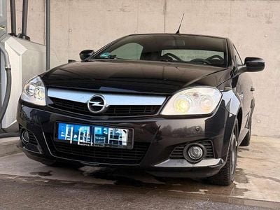 Schwarz Gebraucht 2009 Opel Tigra Edition Cabrio | 4.000 € (Etwas zu teuer)