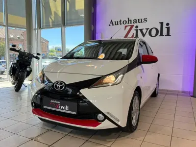 Occasion Toyota Aygo X-play 69 ch (50 kW) 2017 Blanc Citadine
