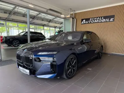 Gebraucht BMW 740 Performance 286 PS (210 kW) 2024 Carbonschwarz metallic Limousine