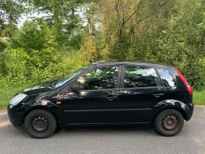 Gebraucht Ford Fiesta 69 PS (50 kW) 2005 Schwarz Kleinwagen